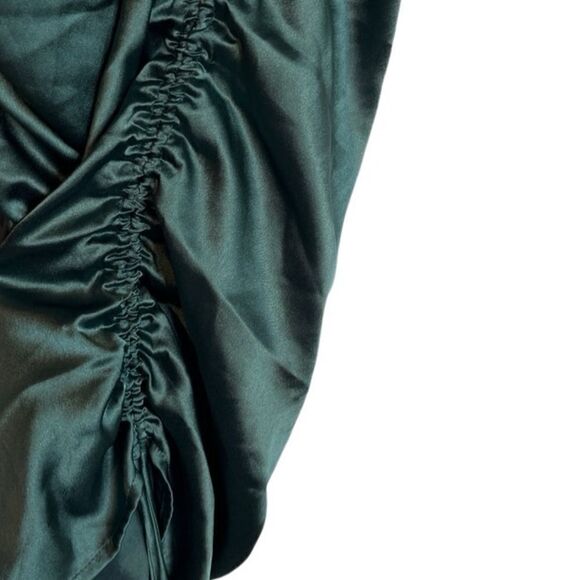 Urban Outfitters Silky Scrunch Ruched Mini Skirt Emerald Green XS - Picture 3 of 3